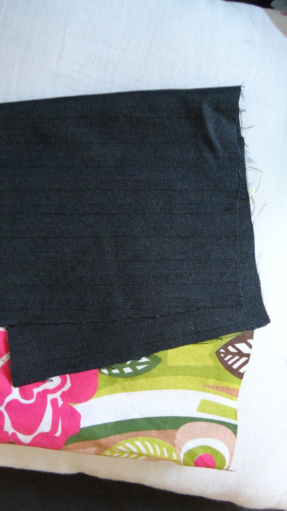 Remarquez les rayures sur le gris